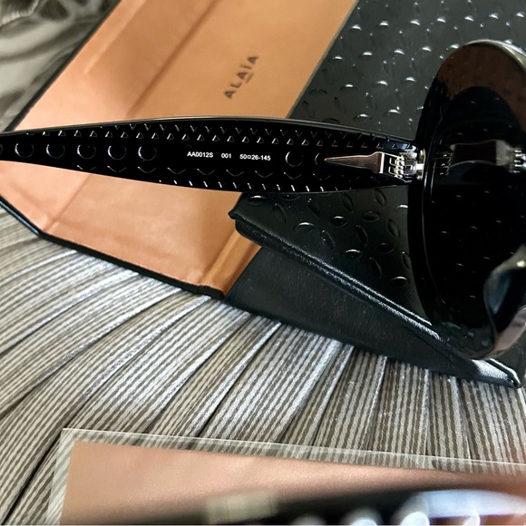 100% Authentic Azzedine Alaïa Round Black Sunglasses, New, $610. - Picture 8 of 14